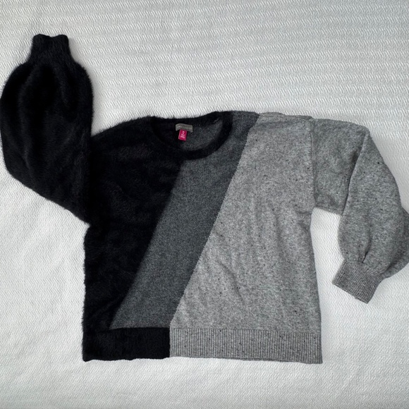 VINCE CAMUTO Fuzzy Eyelash Knit Colourblock Sweater, Black Grey Women's Size M - Picture 5 of 10